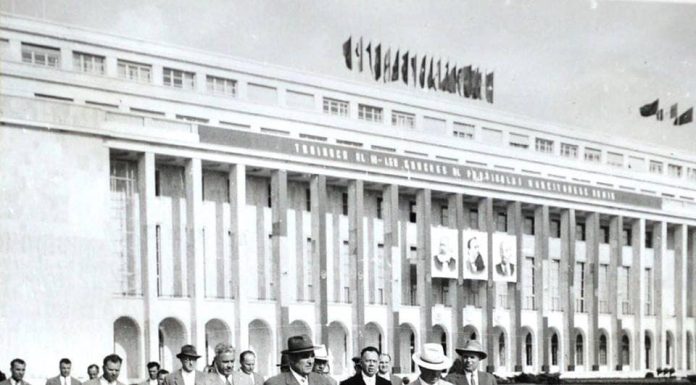 Dej și Nichita Hrușciov în Piata Victoriei, 1960