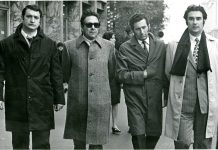 Scriitorul și ziaristul Eugen Barbu, dimpreună cu echipa redactiei de la Săptămâna culturală a Capitalei.