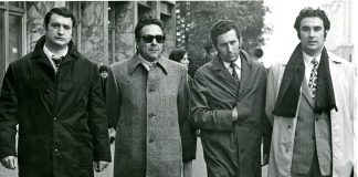 Scriitorul și ziaristul Eugen Barbu, dimpreună cu echipa redactiei de la Săptămâna culturală a Capitalei.