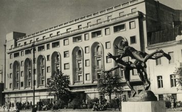 În faţa Ateneului, privind spre Athénée Palace -prima jumătate a anilor ‘60