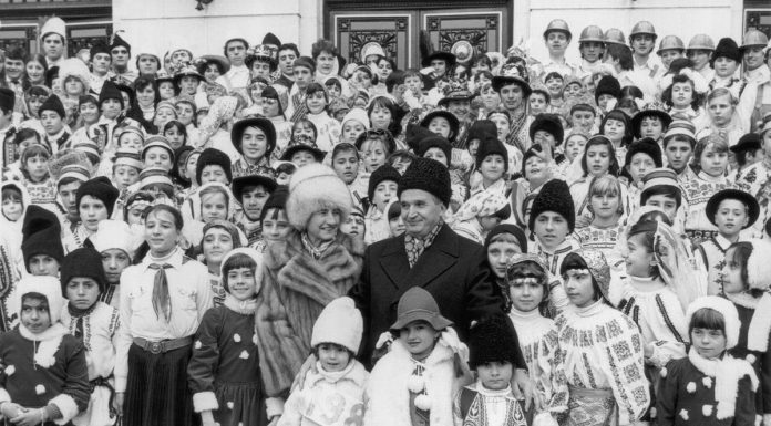 La mulți ani, mult iubite și stimate tovarășe Nicolae Ceaușescu!
