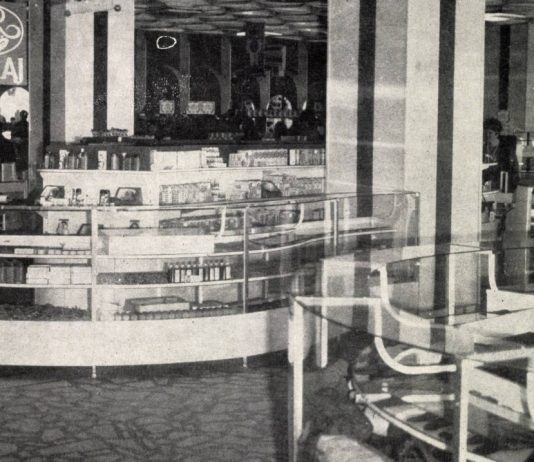 Magazinul Titan in 1989.