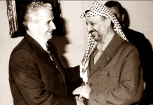 Yasser Arafat si Ceausescu care canta imnul Romaniei, Trei culori. Sala Palatului 1989