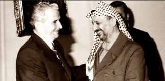 Yasser Arafat si Ceausescu care canta imnul Romaniei, Trei culori. Sala Palatului 1989
