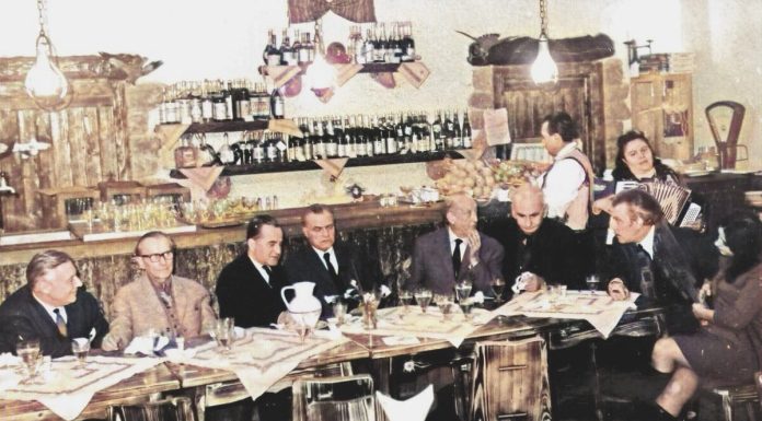 Aniversarea de 70 de ani a jurnalistului Felix Brunea-Fox, alături de Gheorghe Dinu (Ștefan Roll), Geo Bogza, Georghe Macovescu, Zaharia Stancu, Eugen Jebeleanu, în restaurantul „La Doi Cocoși”, ianuarie 1968
