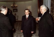 Cel mai iubit fiu împreună cu prietenii de suflet, vicepresedintii sai la Consiliul de Stat, tov. Manea Mănescu si tov. Gogu Rădulescu.