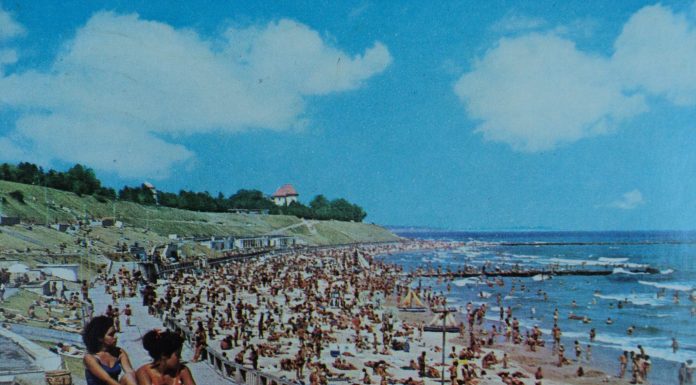 1988 – Eforie Sud – Vedere cu plaja și faleza