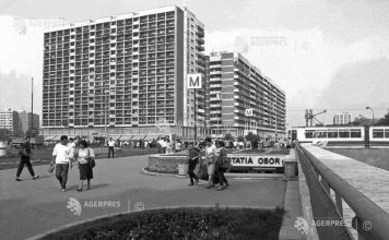 Intersecția Obor și emblematicul ALMO (Ansamblul de Locuințe și Magazine Obor), fotografiate în anul 1989