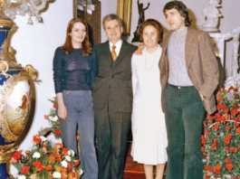 Tovarășul Nicoale Ceaușescu împreună cu familia sa