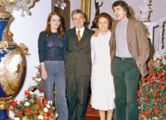 Tovarășul Nicoale Ceaușescu împreună cu familia sa