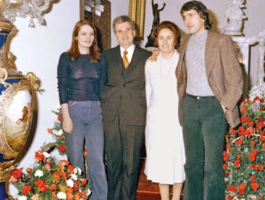 Tovarășul Nicoale Ceaușescu împreună cu familia sa