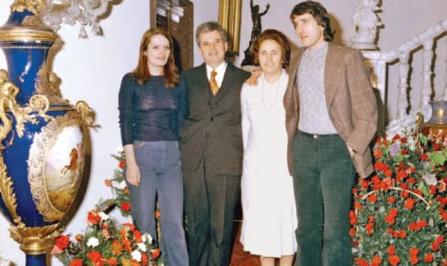 Tovarășul Nicoale Ceaușescu împreună cu familia sa