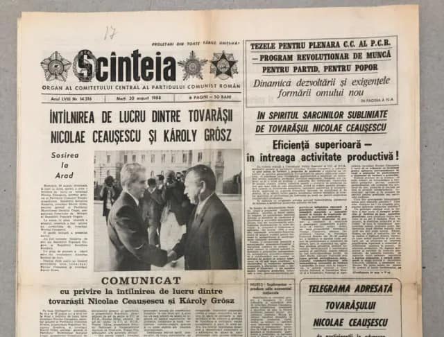 La 28 august 1988, Aradul a fost scena întâlnirii dintre Nicolae Ceaușescu, președintele României, și Károly Grósz, prim-ministrul Ungariei și secretar general al Partidului Muncitoresc Ungar