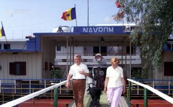 Tulcea ,august 1982. Cuplul Ceaușescu împreună cu cei doi câini