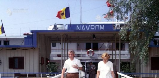Tulcea ,august 1982. Cuplul Ceaușescu împreună cu cei doi câini